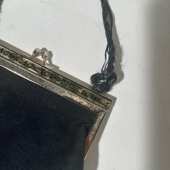 Elegant Black Floral Wristlet Clutch - Picture 4 of 8